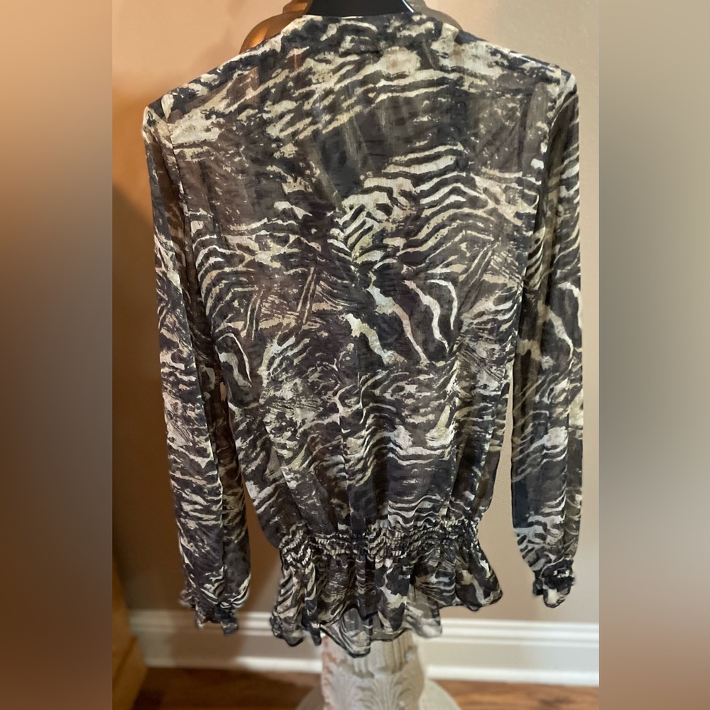 CACHE’ Women’s Sheer Jeweled Top Animal Print Blouse in Excellent condition SZ:L - Picture 2 of 15